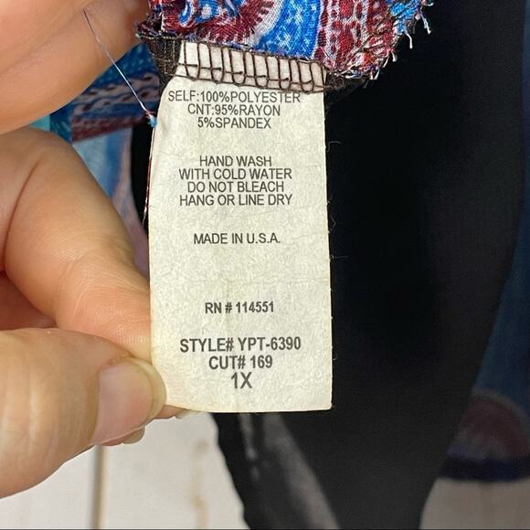 Yummy Plus, Blue Print Sleeveless Blouse Sheer Back Detail. Size 1X. - Picture 5 of 7